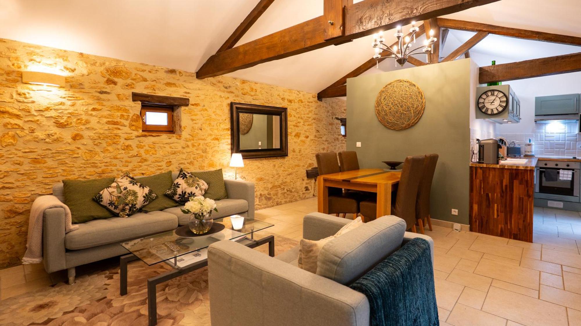 Larroque Haute Holiday home *
